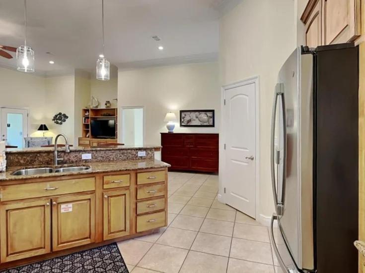 Beauty 4 Bed 3 Bath 5 Min Walk To In Gated Community