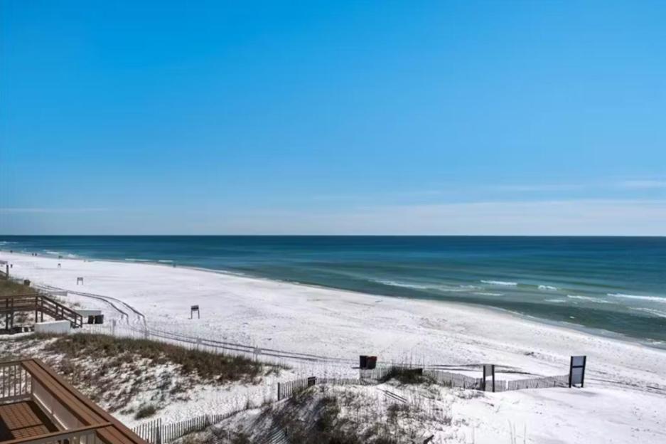 Reef # 4 Gorgeous Beachfront Townhome Sleeps 8 *