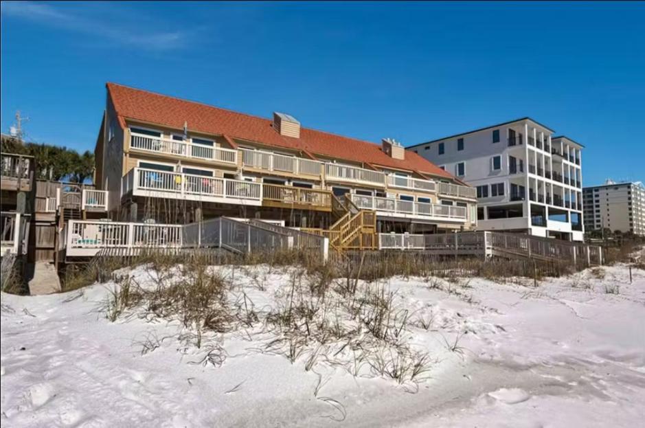 Reef # 4 Gorgeous Beachfront Townhome Sleeps 8 Destin