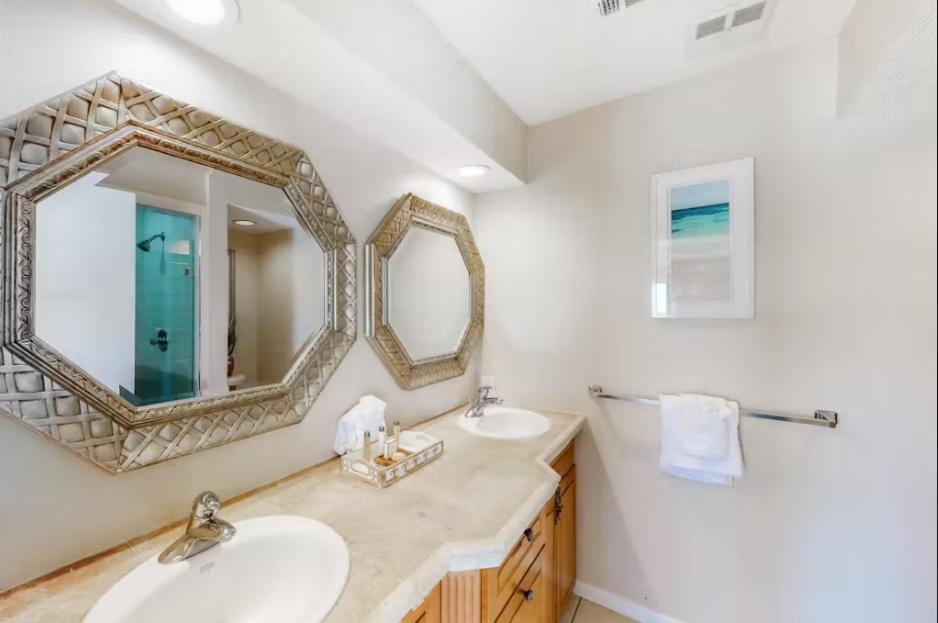 Reef # 4 Gorgeous Beachfront Townhome Sleeps 8 *