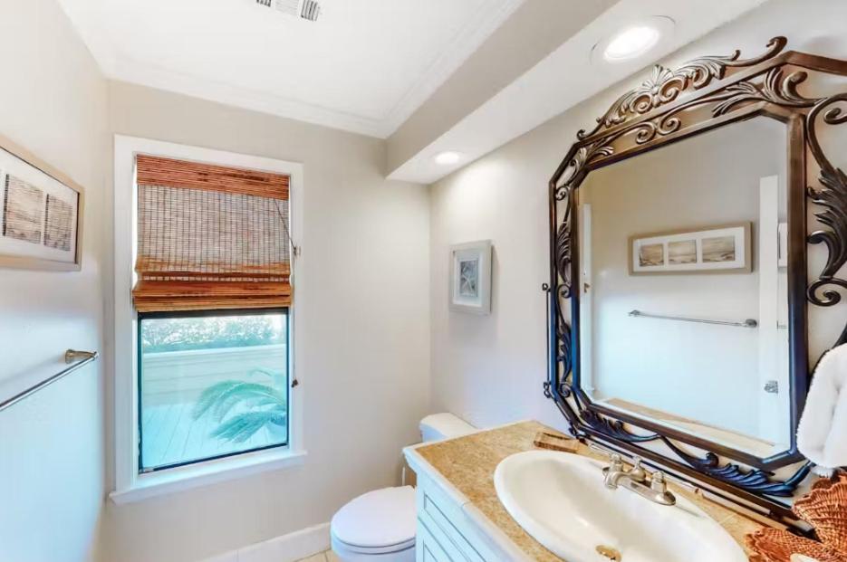 Reef # 4 Gorgeous Beachfront Townhome Sleeps 8 * Destin