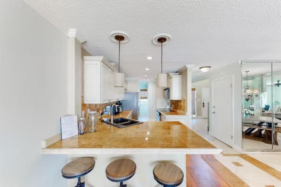 Holiday home Reef # 4 Gorgeous Beachfront Townhome Sleeps 8