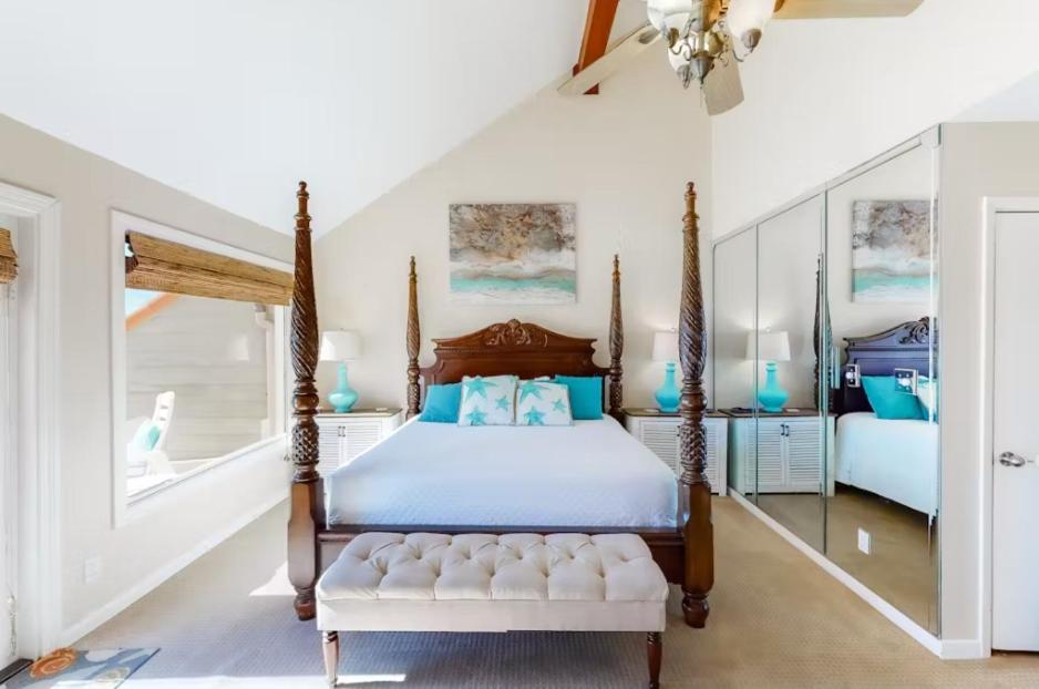 Holiday home Reef # 4 Gorgeous Beachfront Townhome Sleeps 8 *