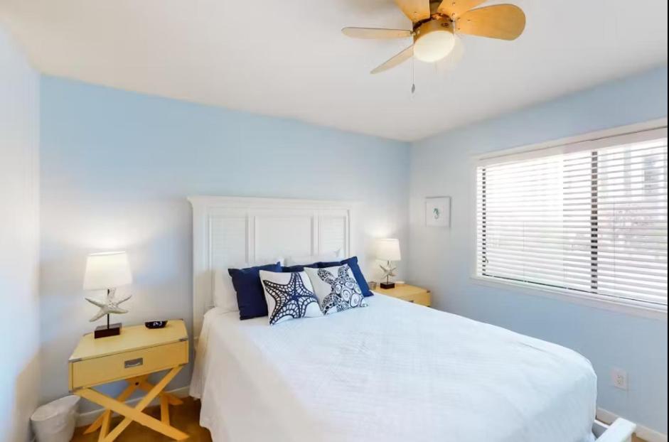 Reef # 4 Gorgeous Beachfront Townhome Sleeps 8 Destin