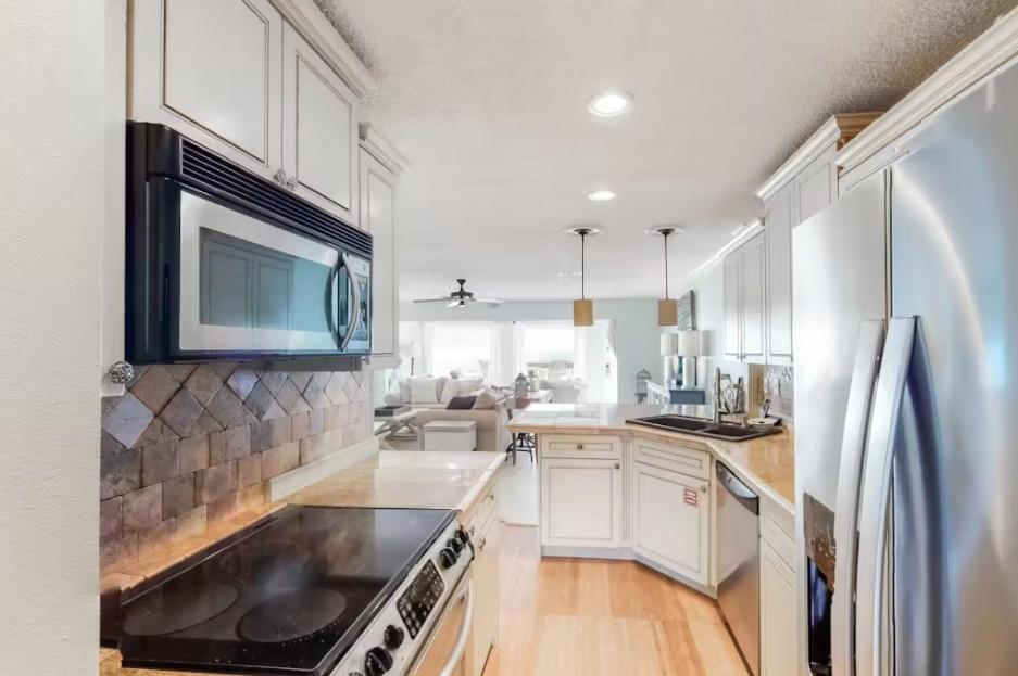 Holiday home Reef # 4 Gorgeous Beachfront Townhome Sleeps 8