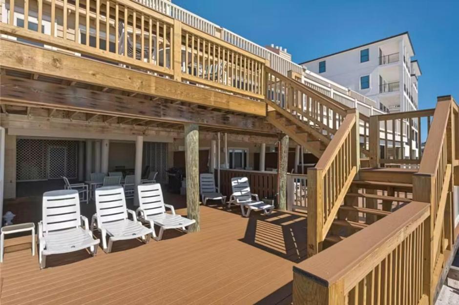 Holiday home Reef # 4 Gorgeous Beachfront Townhome Sleeps 8 *