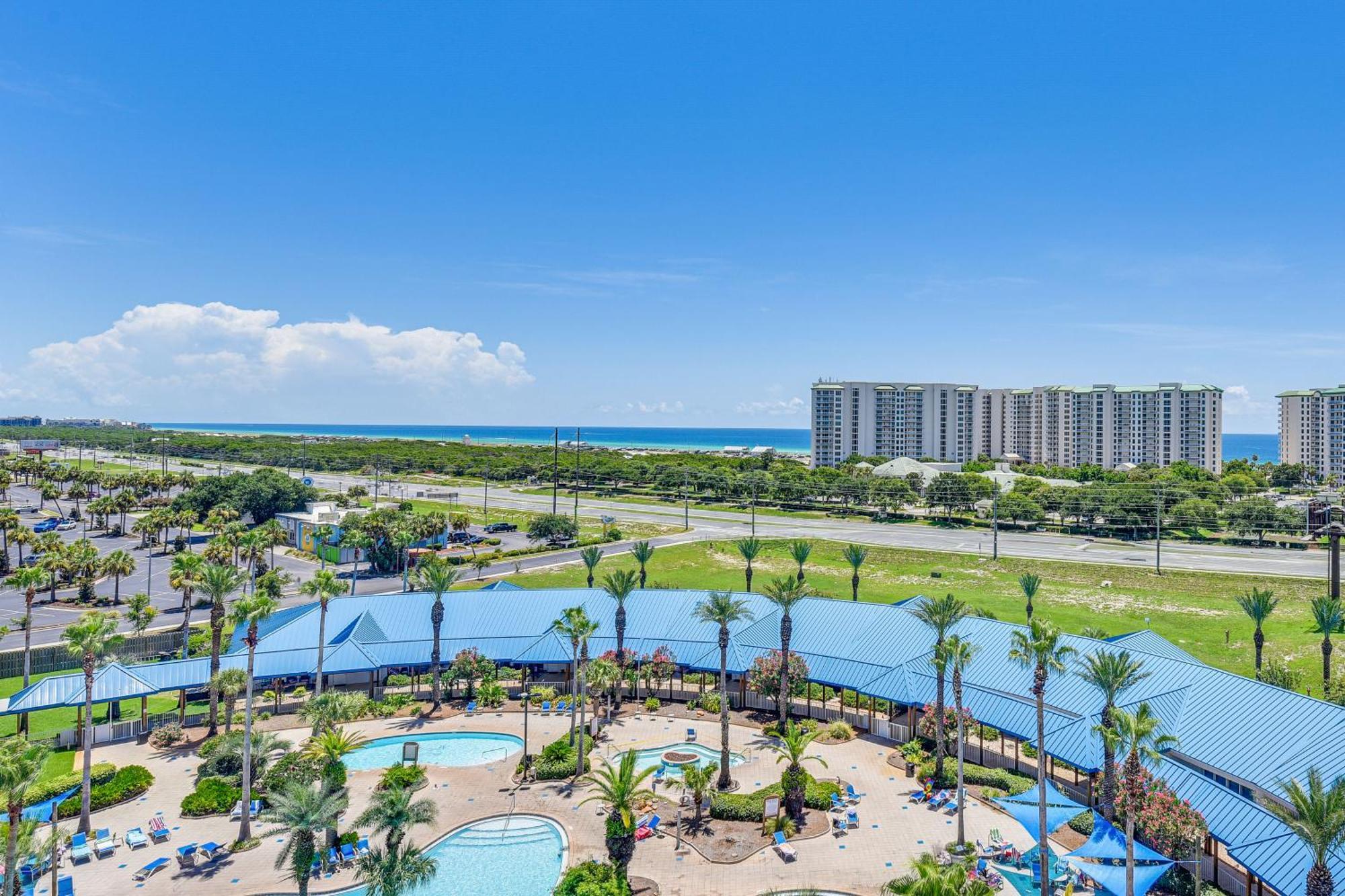 Apartment Getaway With Pool And Shuttle! Destin