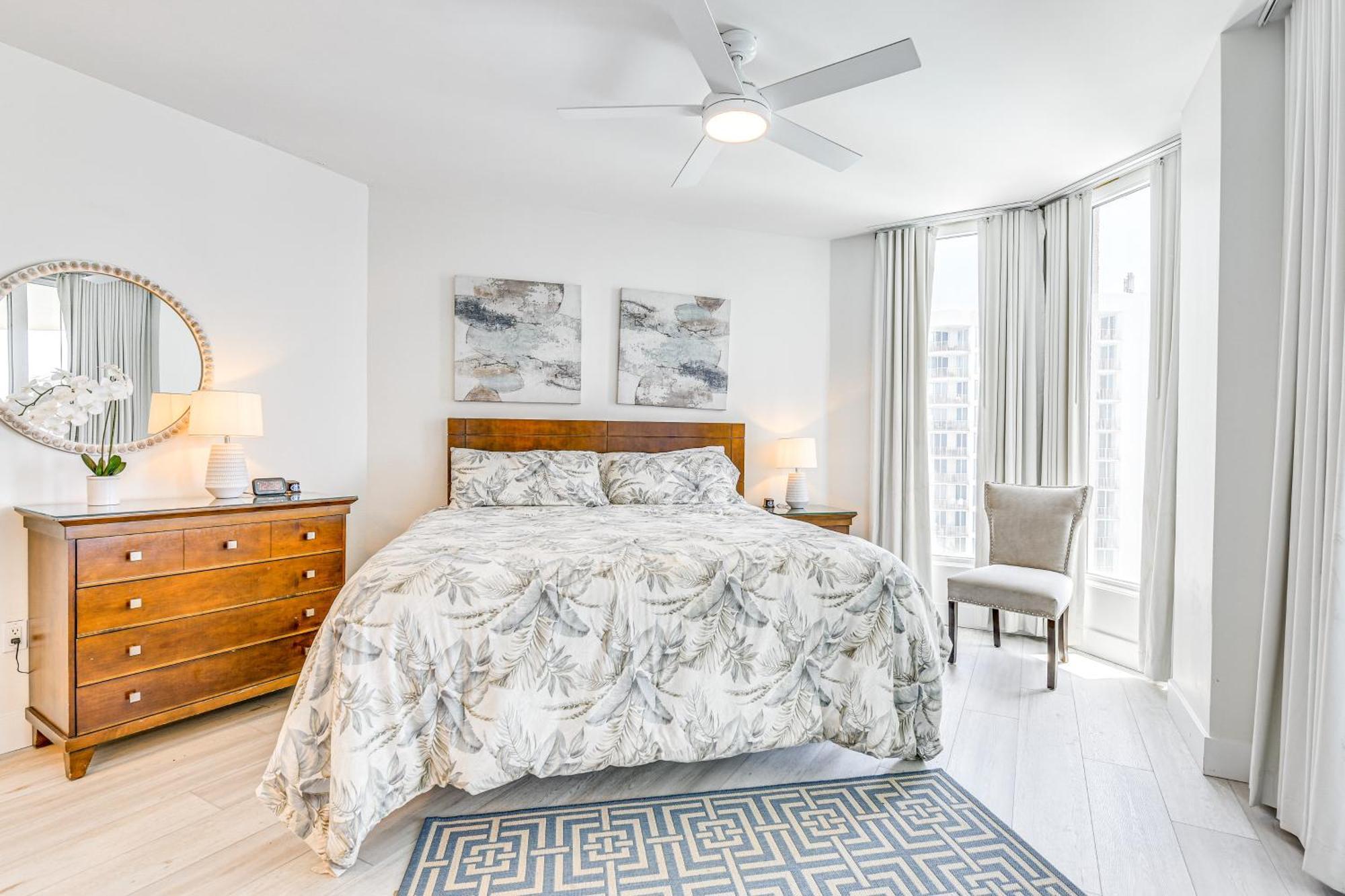 Getaway With Pool And Shuttle! Destin