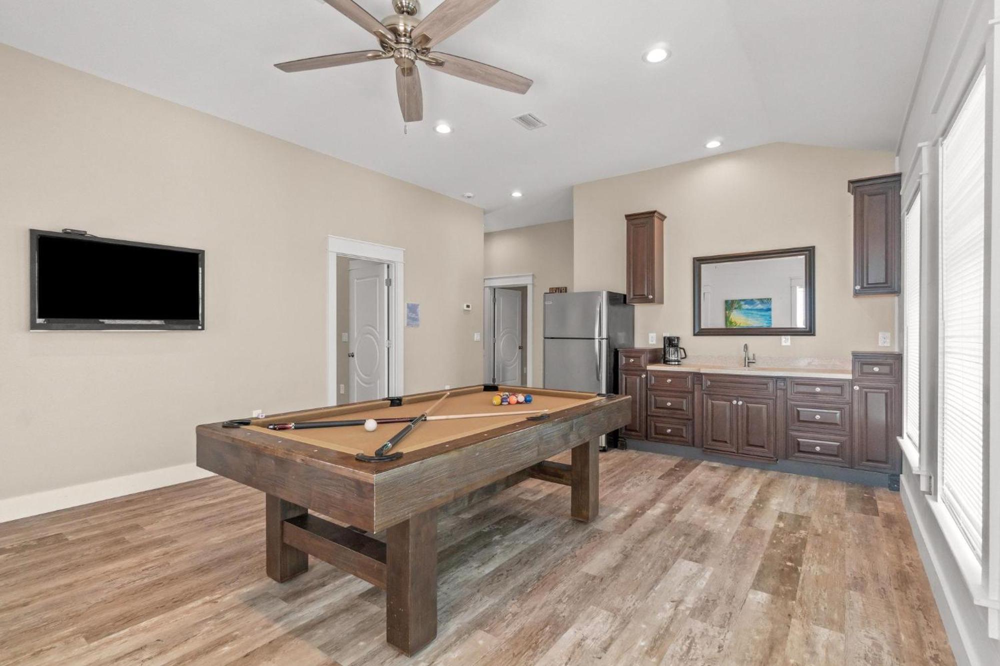 Seaside Palace With Game And Jetted Pool Holiday home Destin