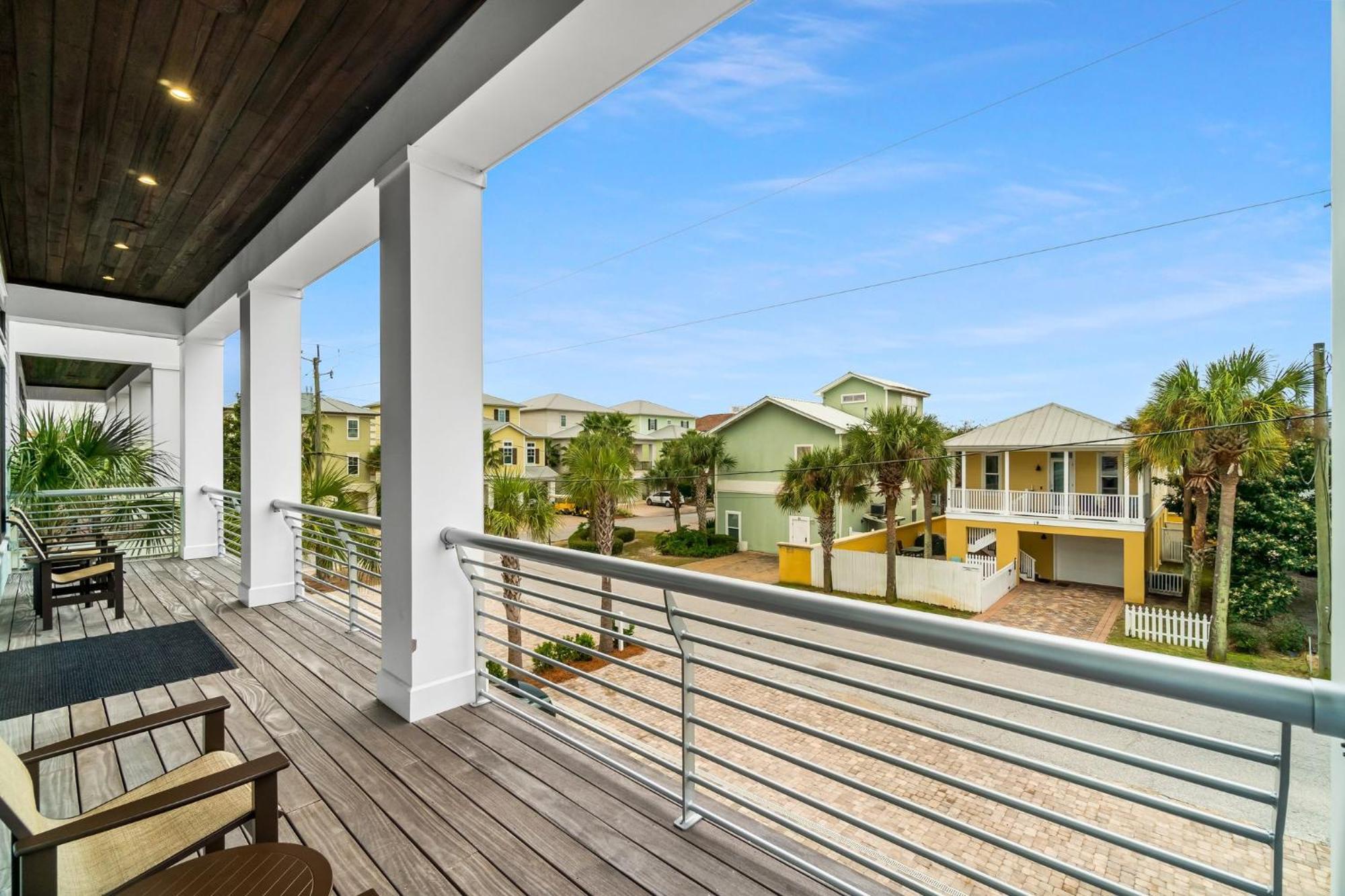 Coast Is Clear With Jetted Pool And Game * Destin