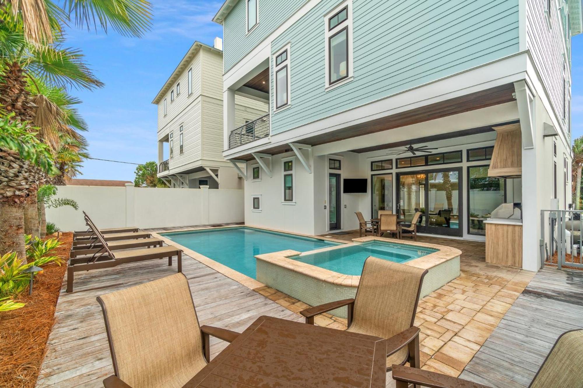 Holiday home Coast Is Clear With Jetted Pool And Game *