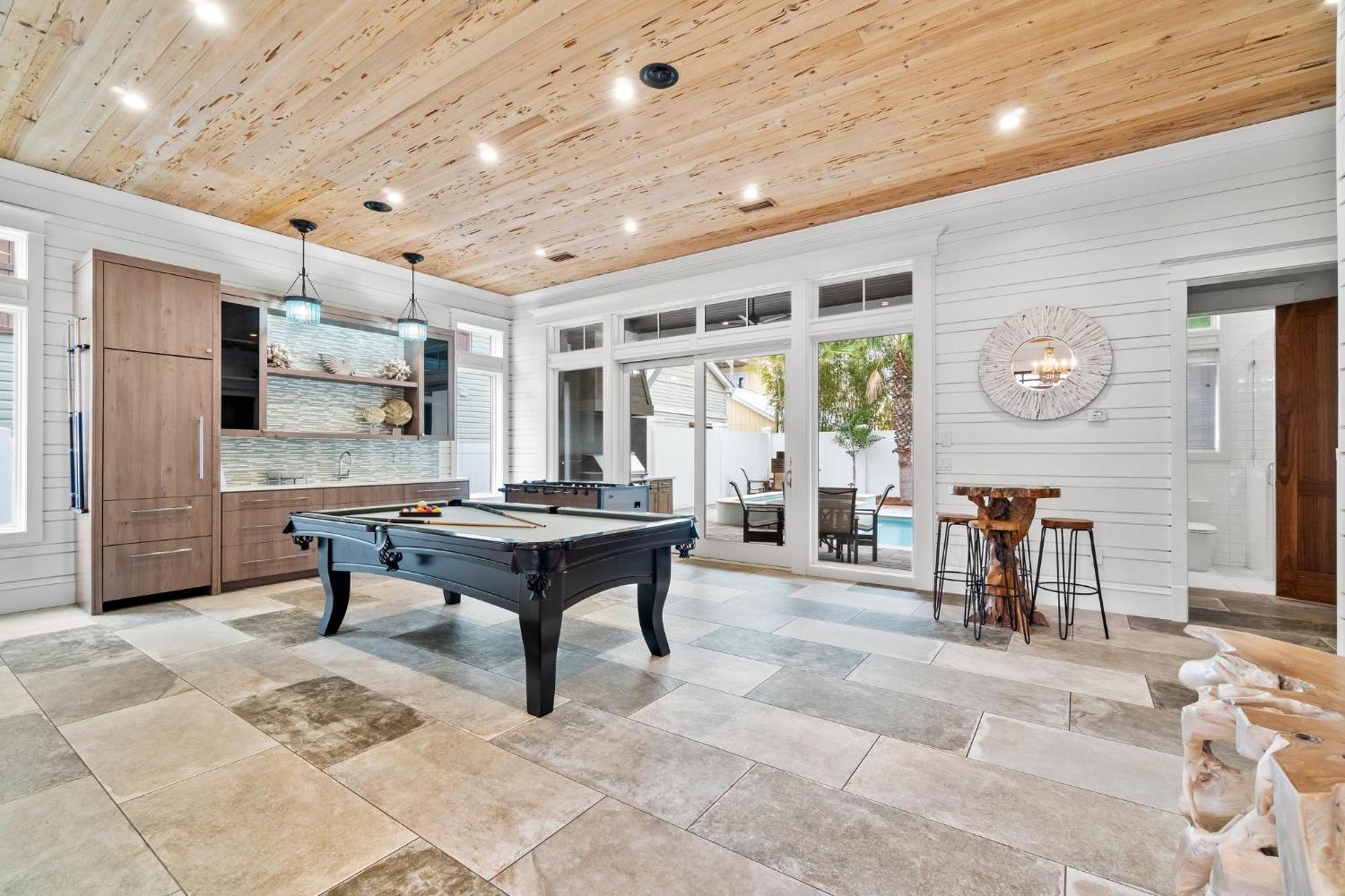 Coast Is Clear With Jetted Pool And Game *