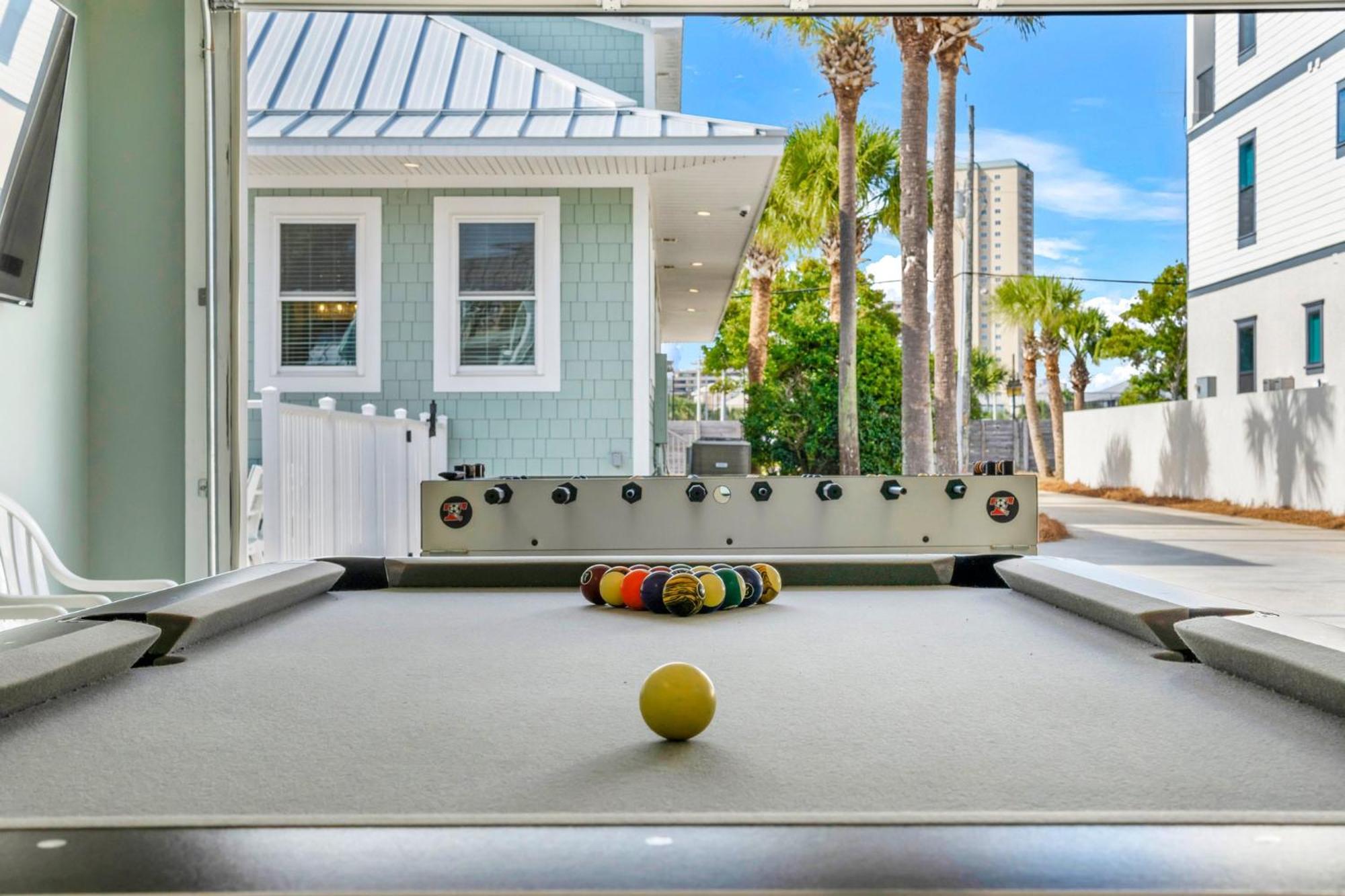 Boomerang House With Private