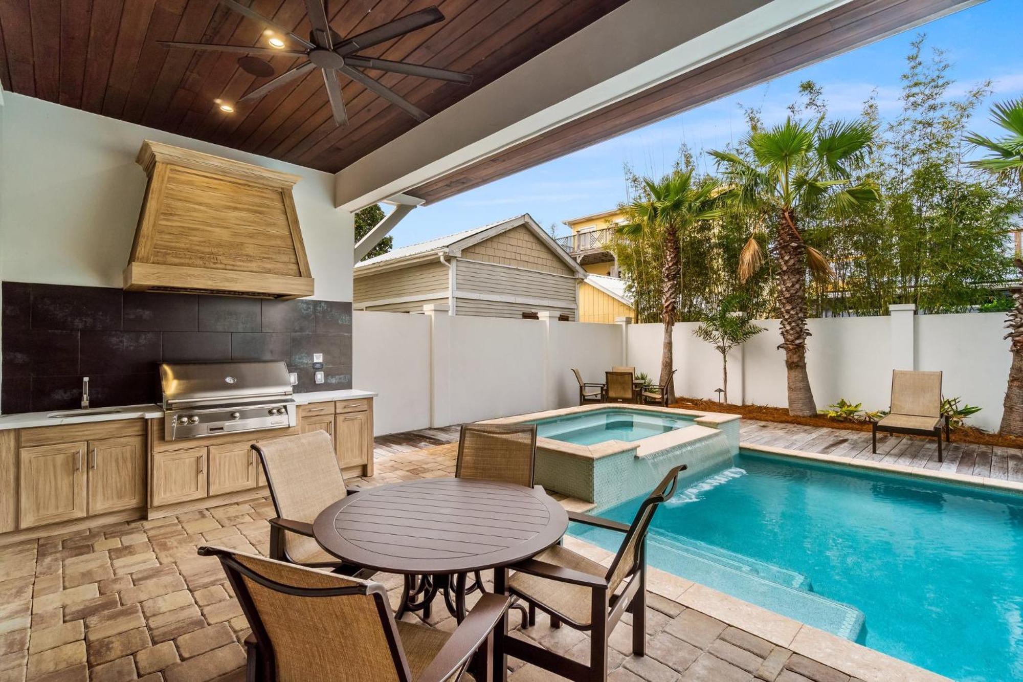 Holiday home Coast Is Clear With Jetted Pool And Game Destin