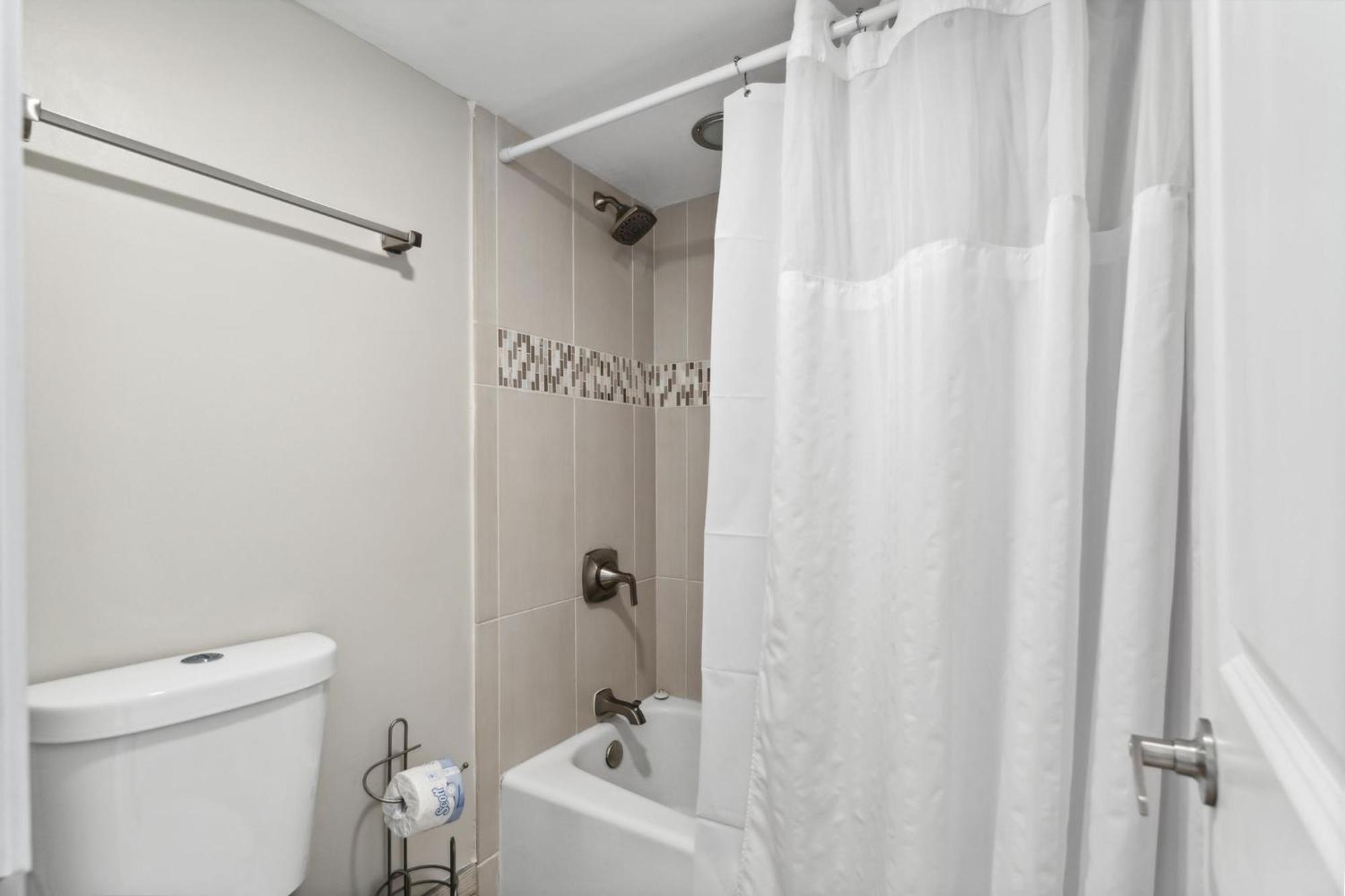 Mainsail Breeze With Heated Pool And Tennis *