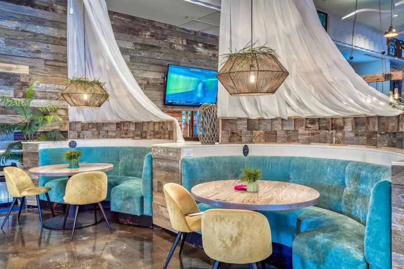Holiday home Palms 2 Bedroom King Poolside Shuttle Destin