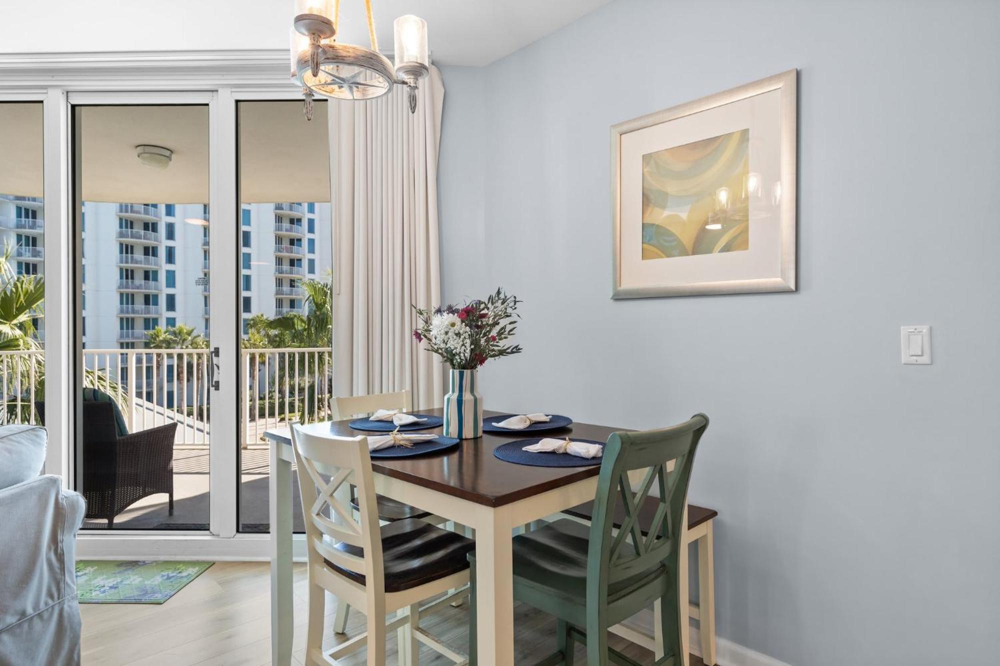 Palms 2 Bedroom King Poolside Shuttle Holiday home Destin