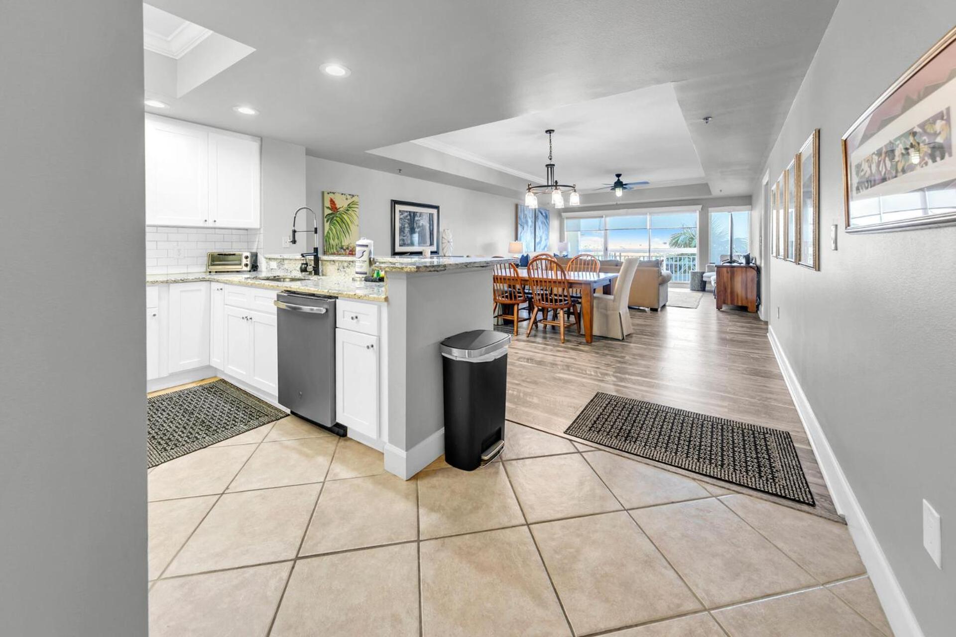 Harbor Landing 102b - Beautiful Harbor Views Destin