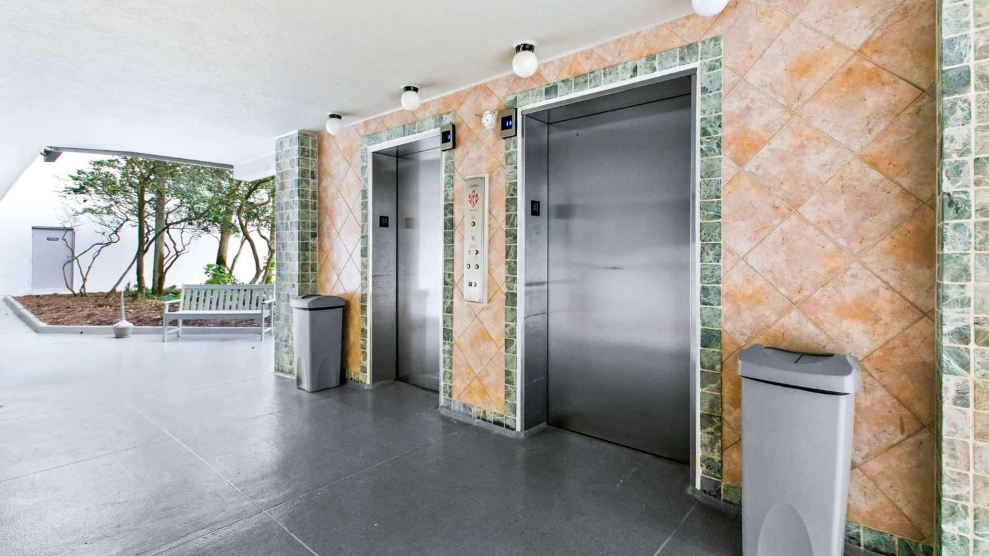 Emerald Towers 302 Front Destin