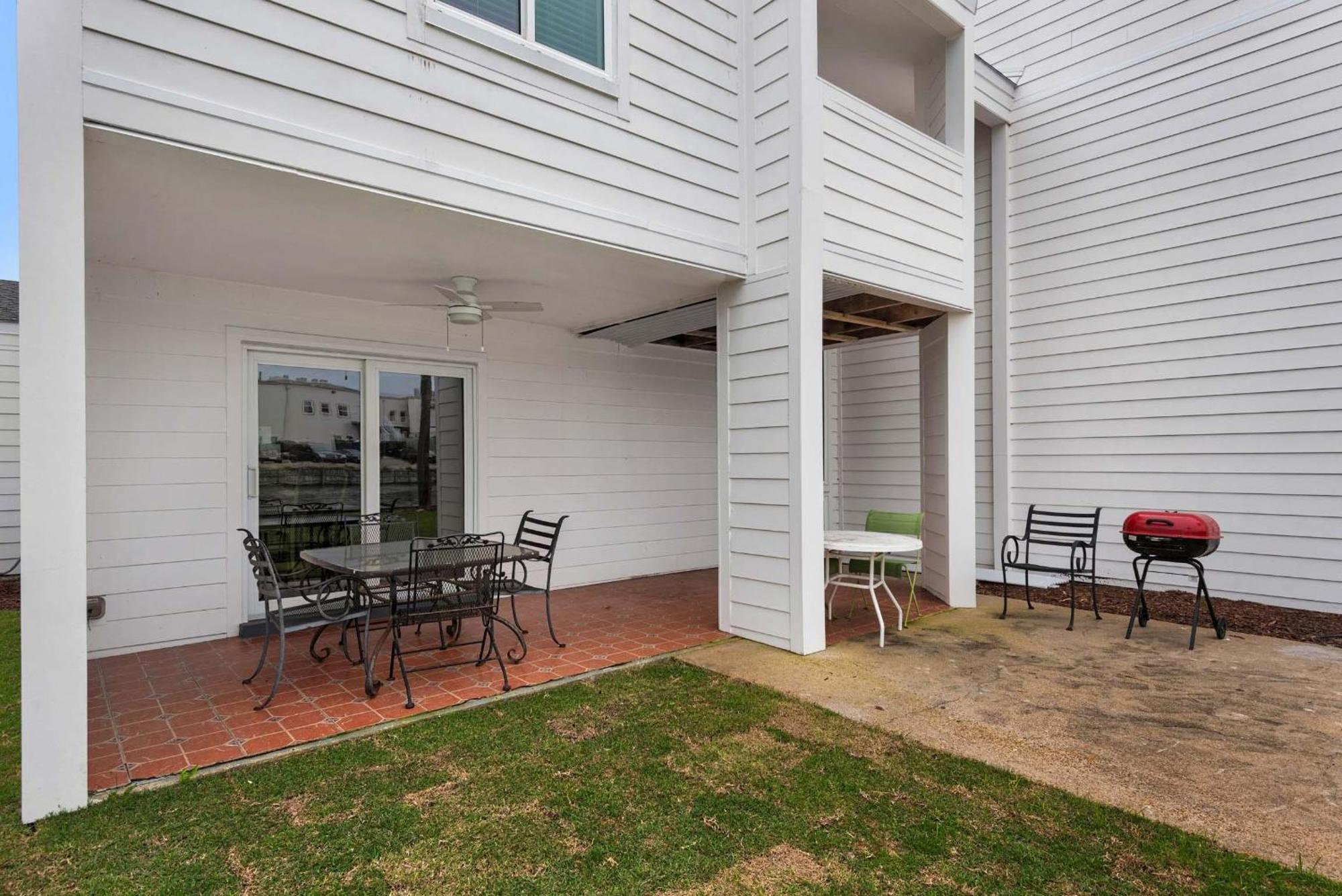 Shoreline Towers Townhouse 4-3 *