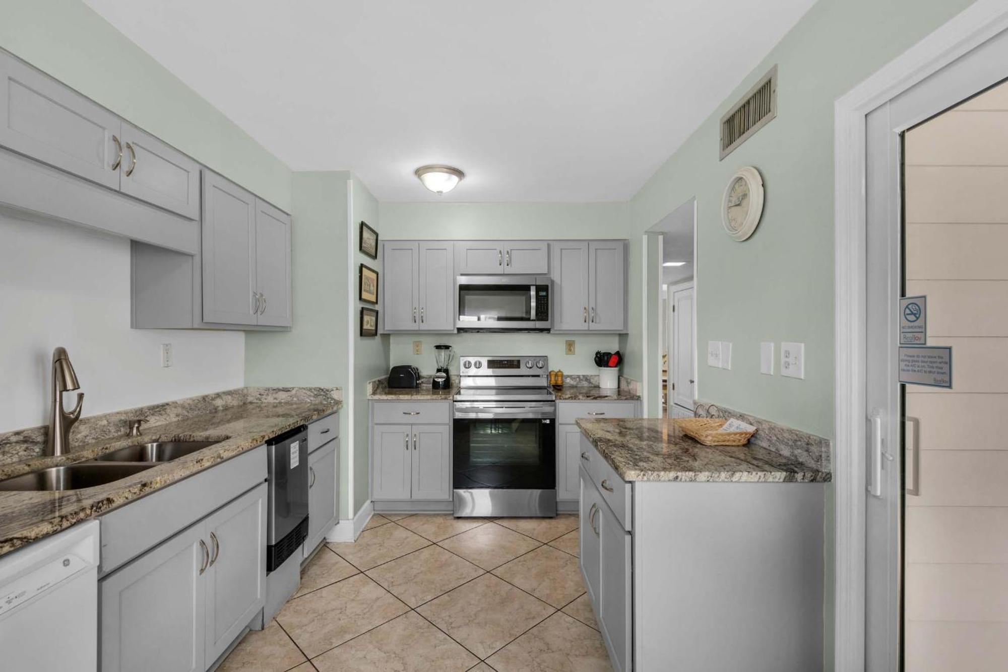 Shoreline Towers Townhouse 4-3 Destin