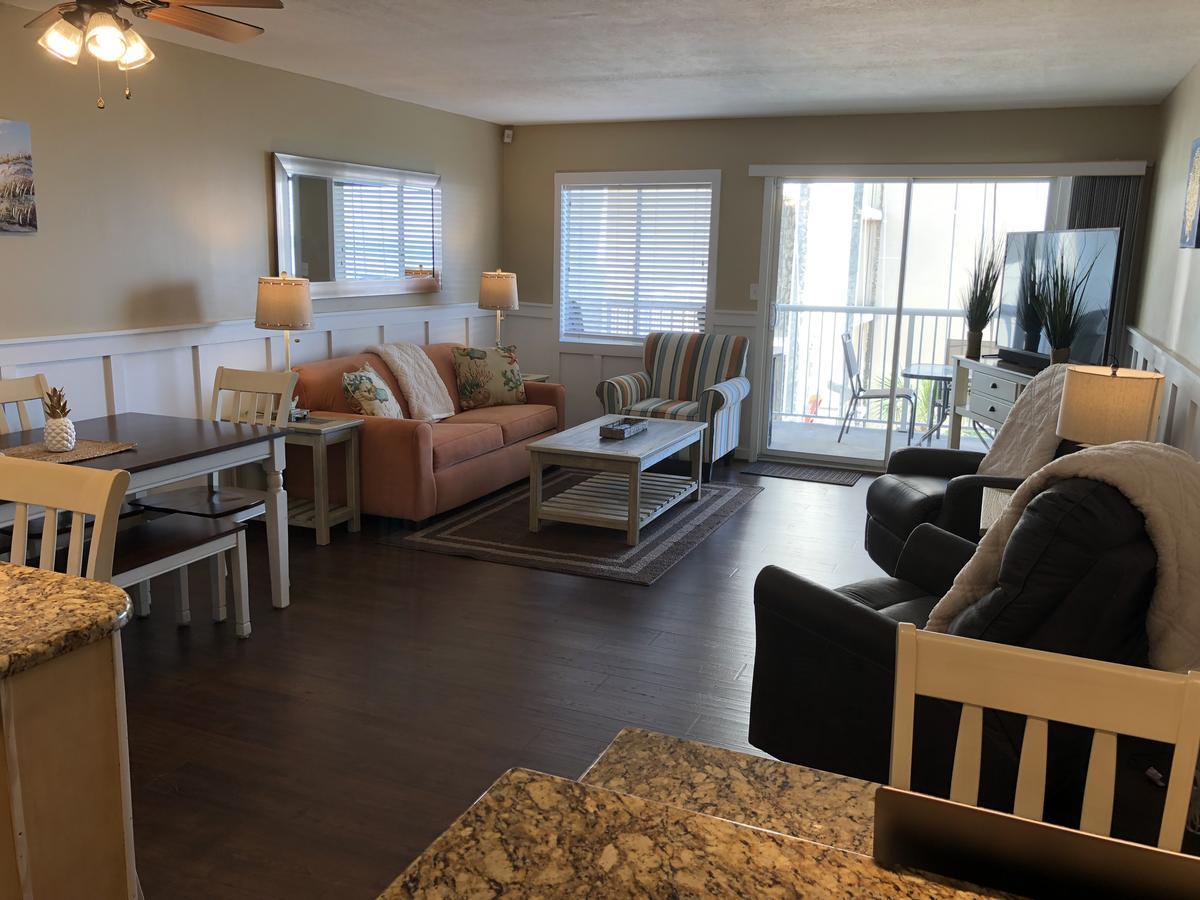 Holiday Surf And Racquet Club Apartment