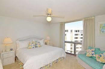 Shoreline Towers By Isle Hotel 3*