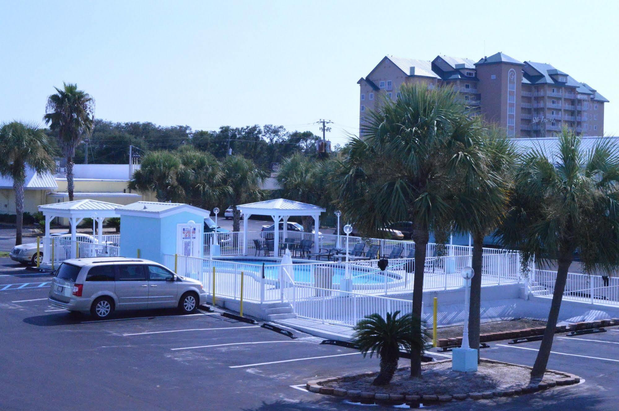 Hotel &