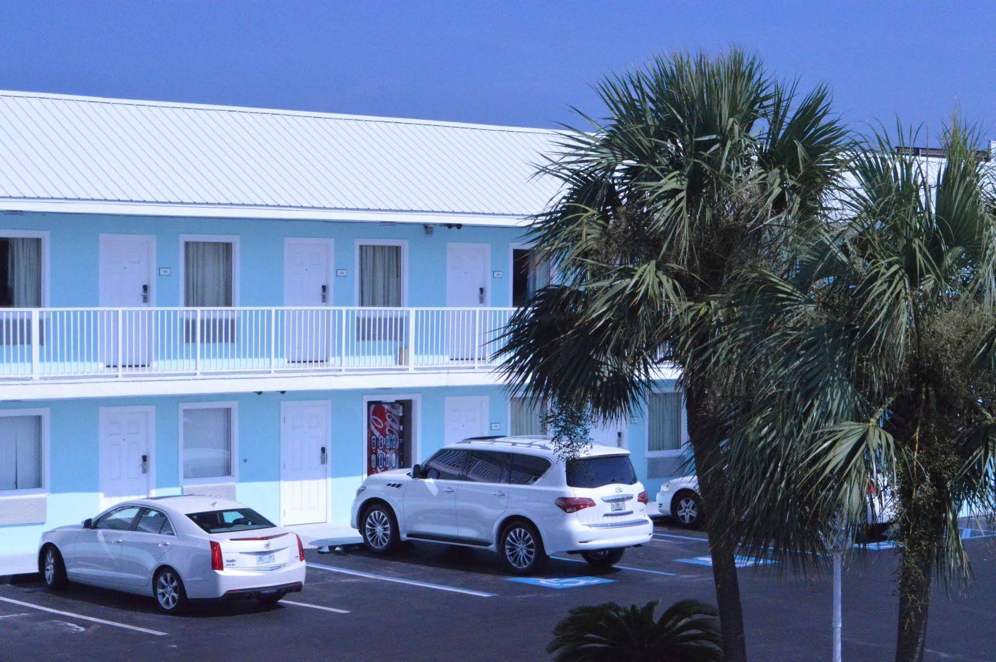 & Hotel
