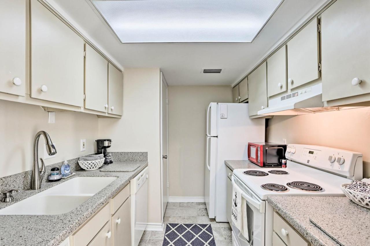 Townhome With Access And 2 Pools! *