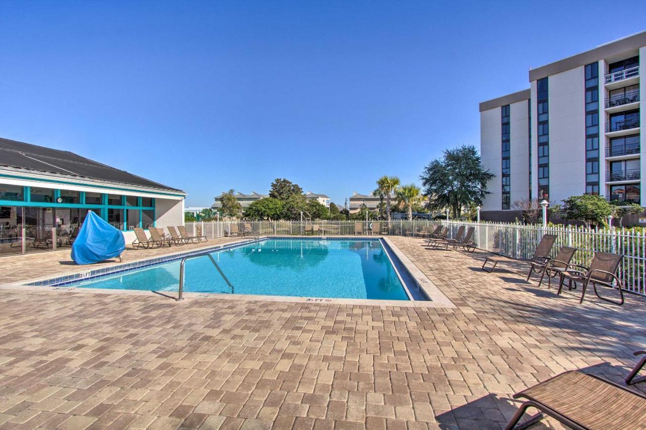 Apartment Airy With Pool - Walk To Private Beach! *