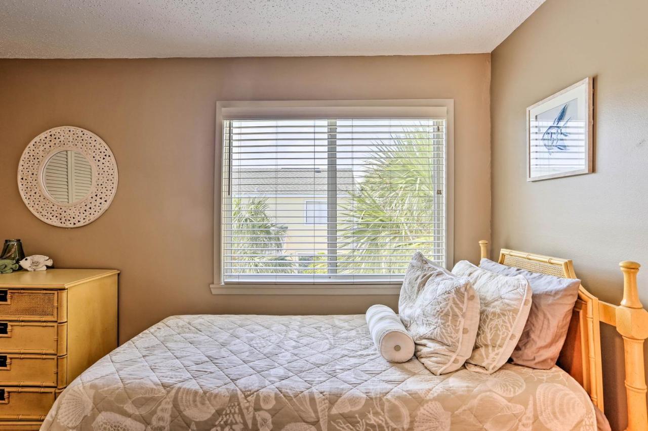 Townhome With Access And 2 Pools!