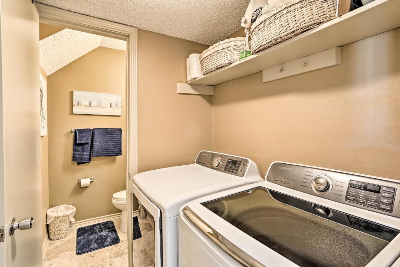 Townhome With Access And 2 Pools! *