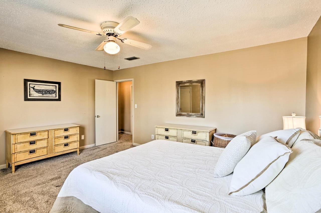 Townhome With Access And 2 Pools!