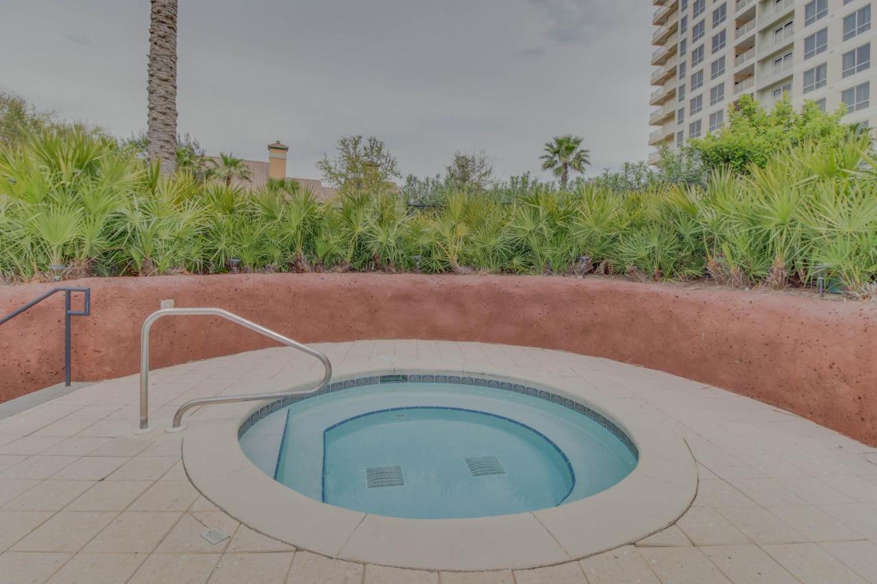 Apartment Luau *