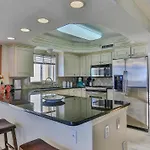 Shoreline Towers 1061 - Updated Beachfront Condo With Incredible Views End Unit