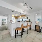 Mainsail 131 - Beachfront 2Br With Free Seasonal Beach Service