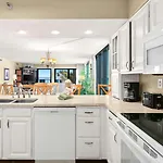Emerald Towes 306 Beach Front 3Rd Floor Condo
