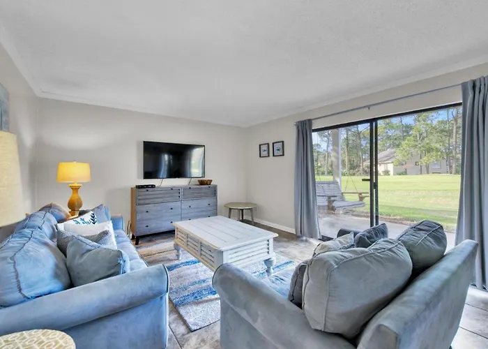 Cozy Renovated Ground Floor Unit - Golf Villa - On The Golf Course