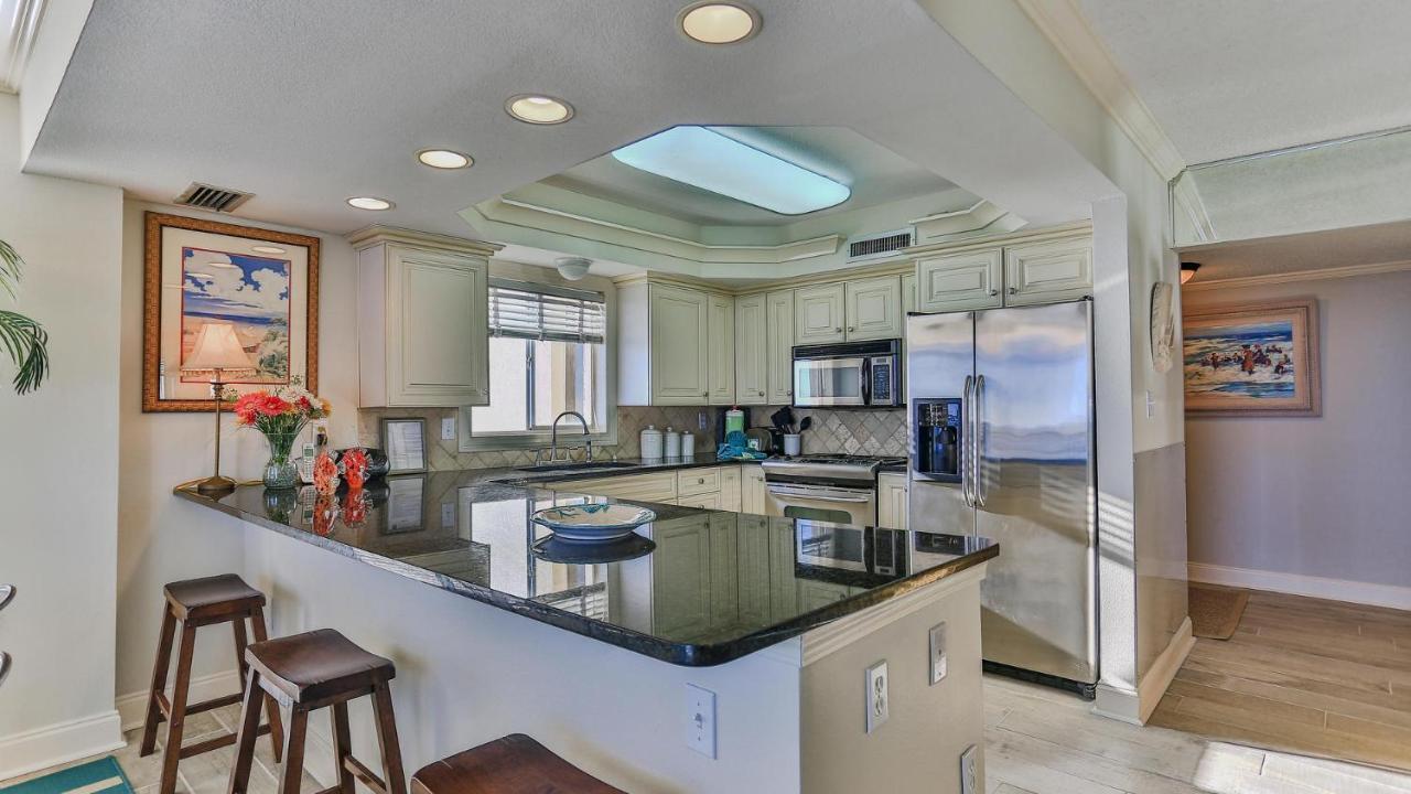 Holiday home Shoreline Towers 1061 - Updated Beachfront With Incredible Views End Unit Destin