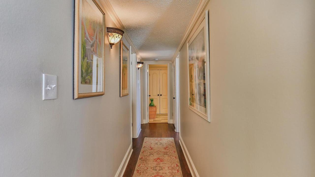 Shoreline Towers 1061 - Updated Beachfront With Incredible Views End Unit