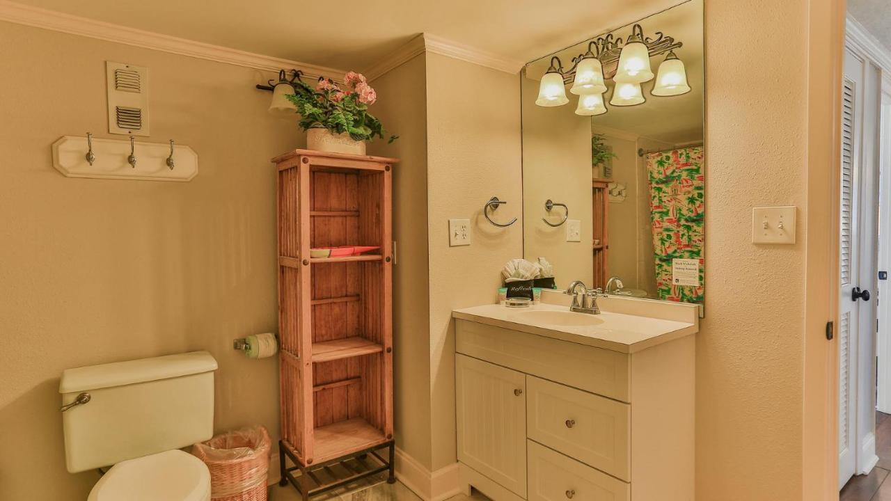 Shoreline Towers 1061 - Updated Beachfront With Incredible Views End Unit Holiday home Destin