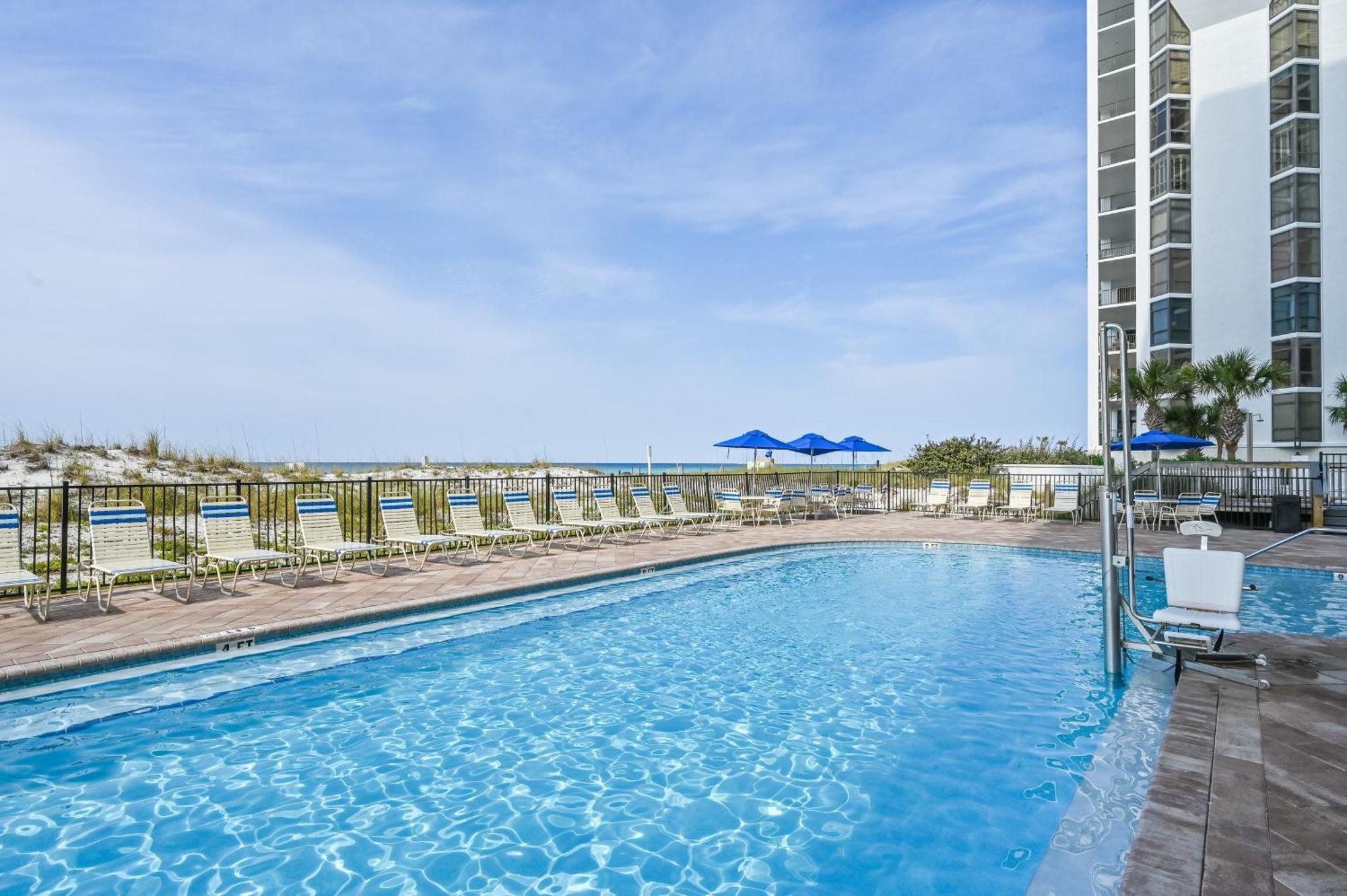 Pelican Pointe Apartment *