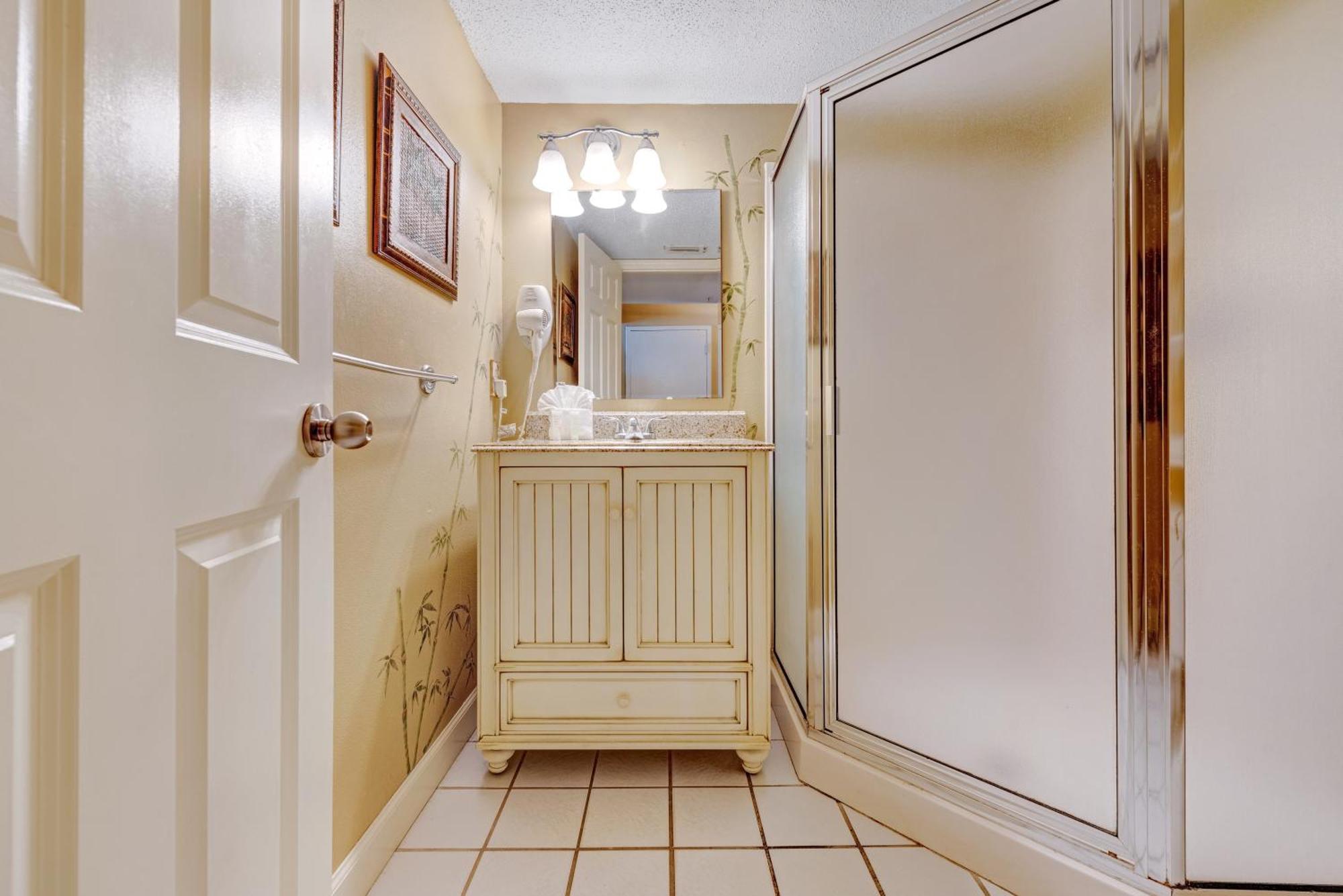 Pelican Pointe Apartment