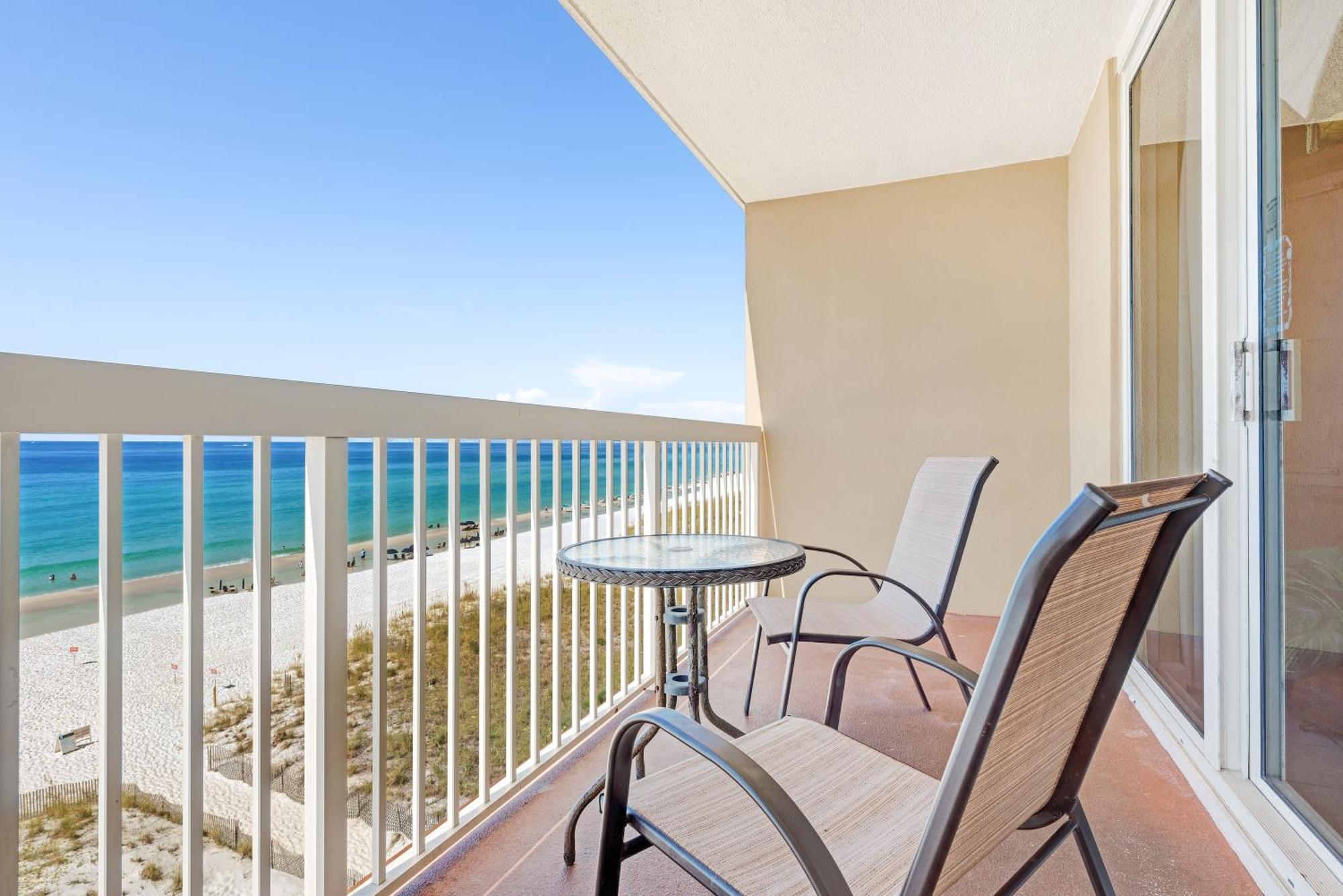 Pelican Pointe Apartment