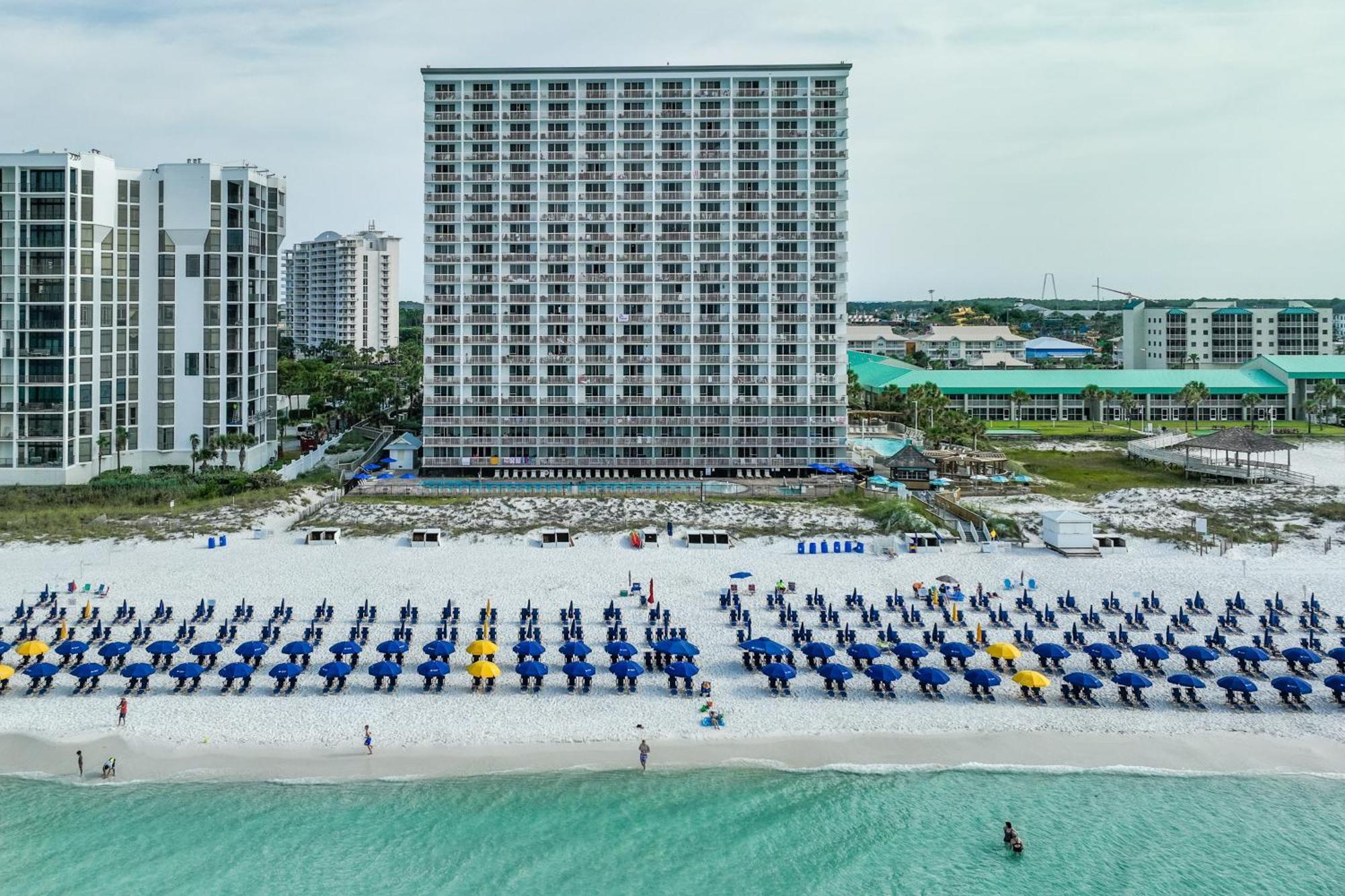 Pelican Pointe Apartment