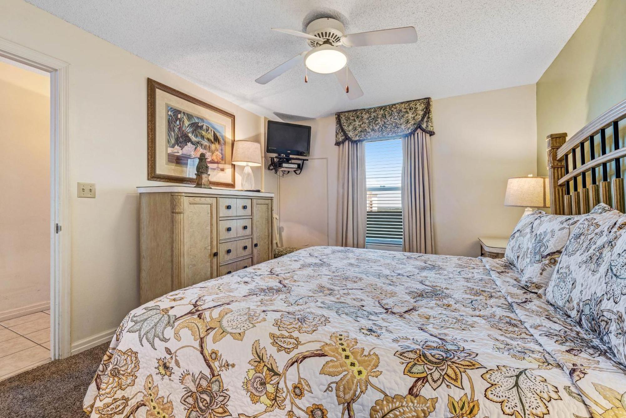 Pelican Pointe Apartment