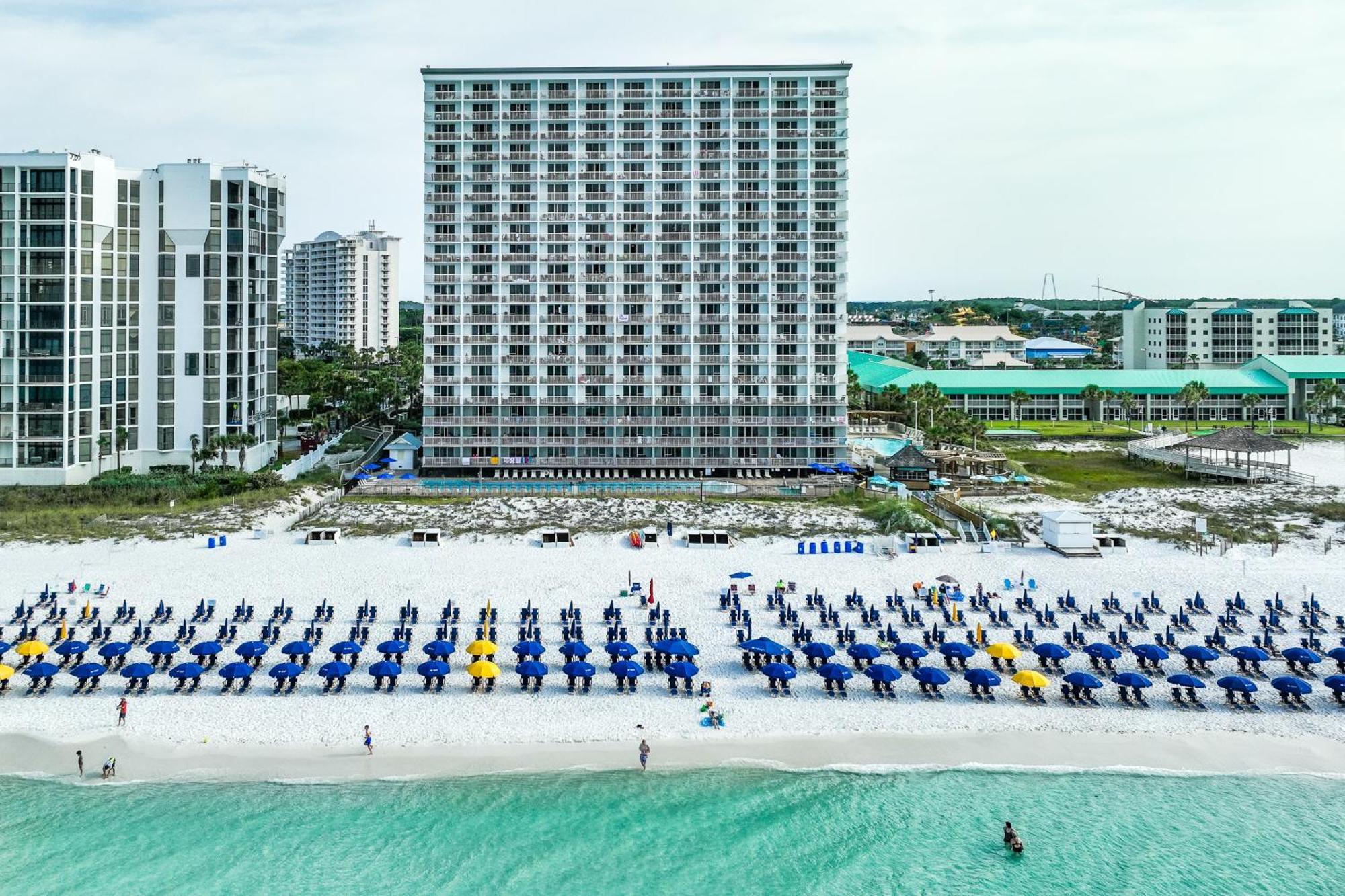 Pelican Pointe Apartment