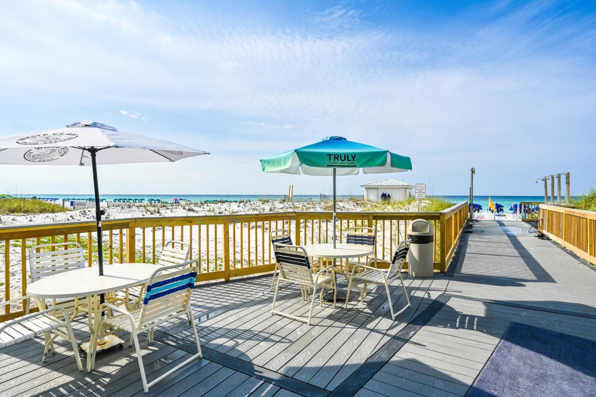 Pelican Pointe Apartment *