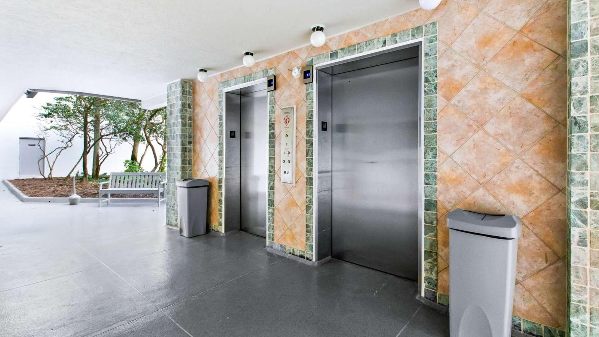Emerald Towes 306 Front 3rd Floor *